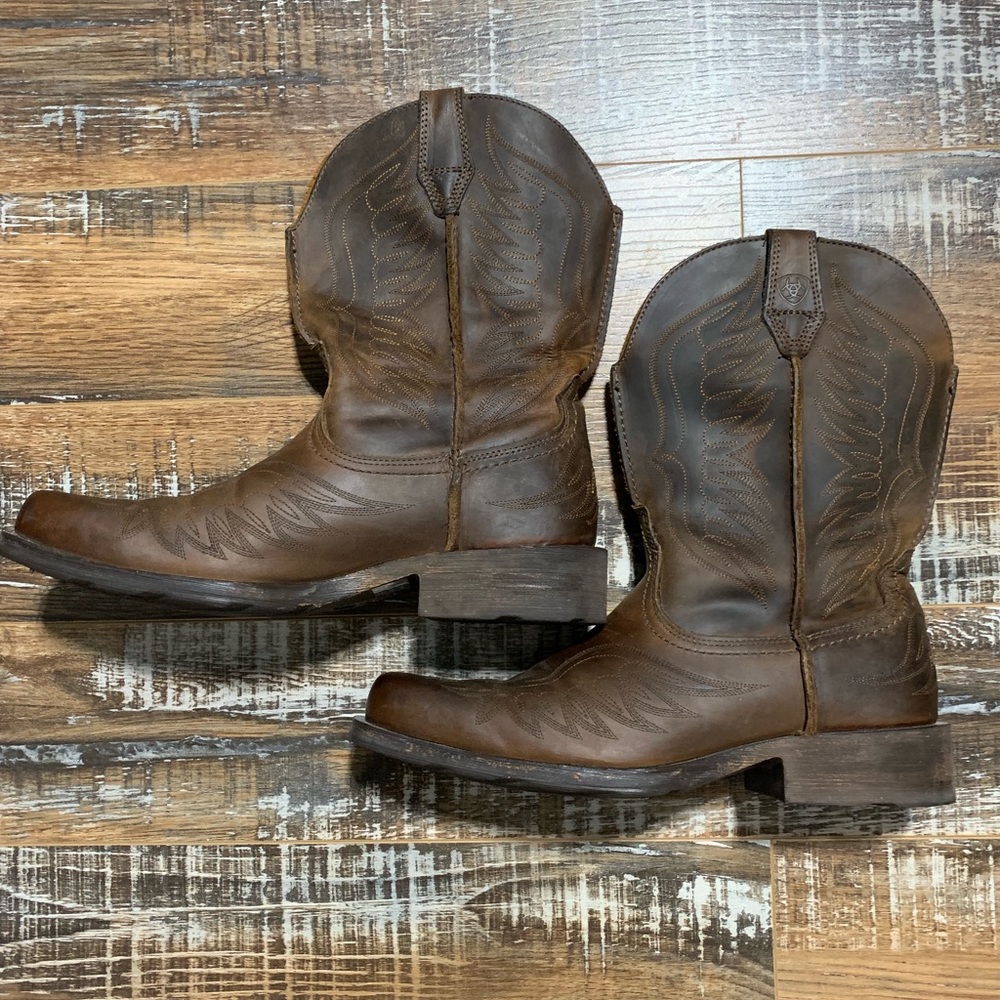 Ariat Mens brown cowboy boots size 9D